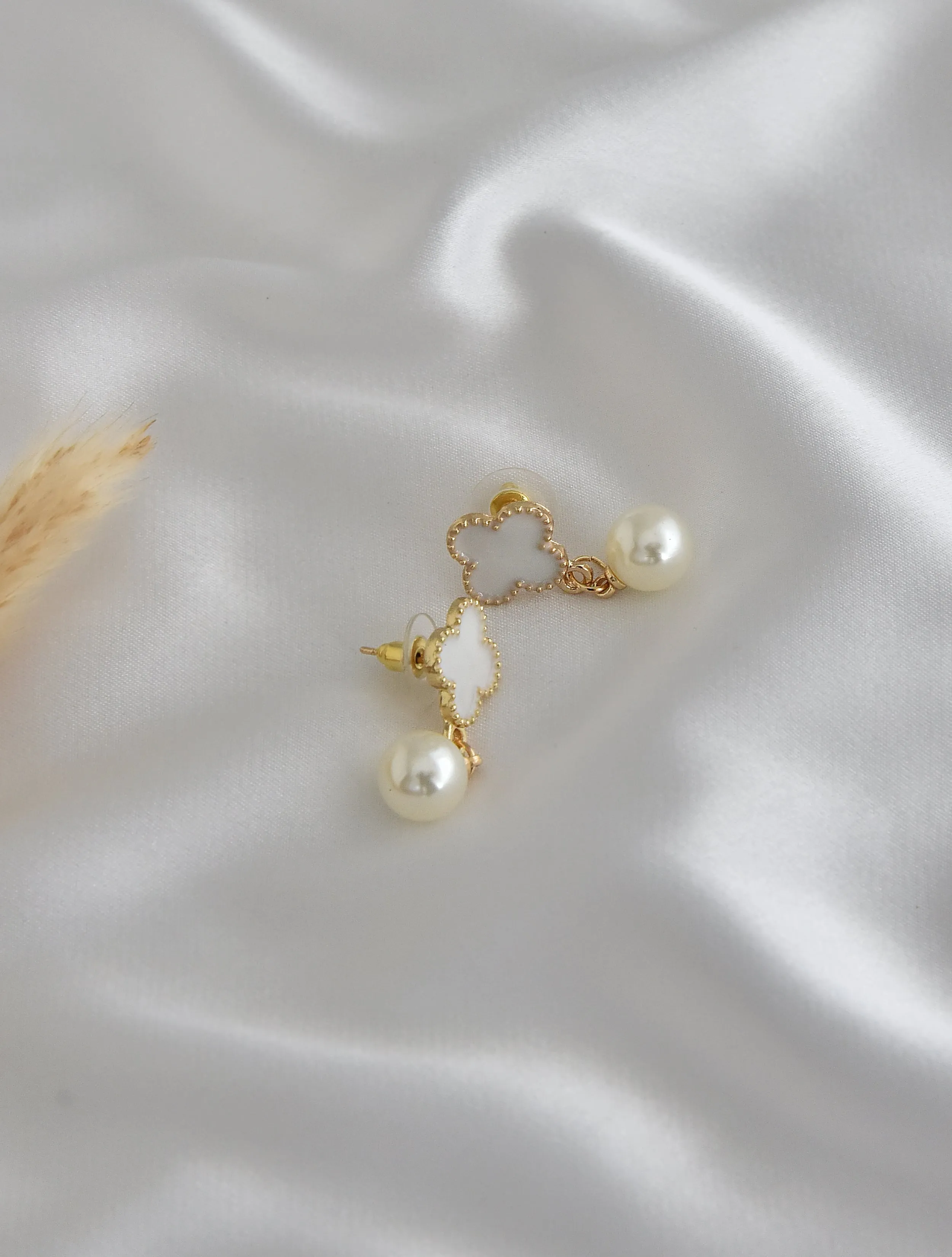 Clover Leaf Pearl Drops