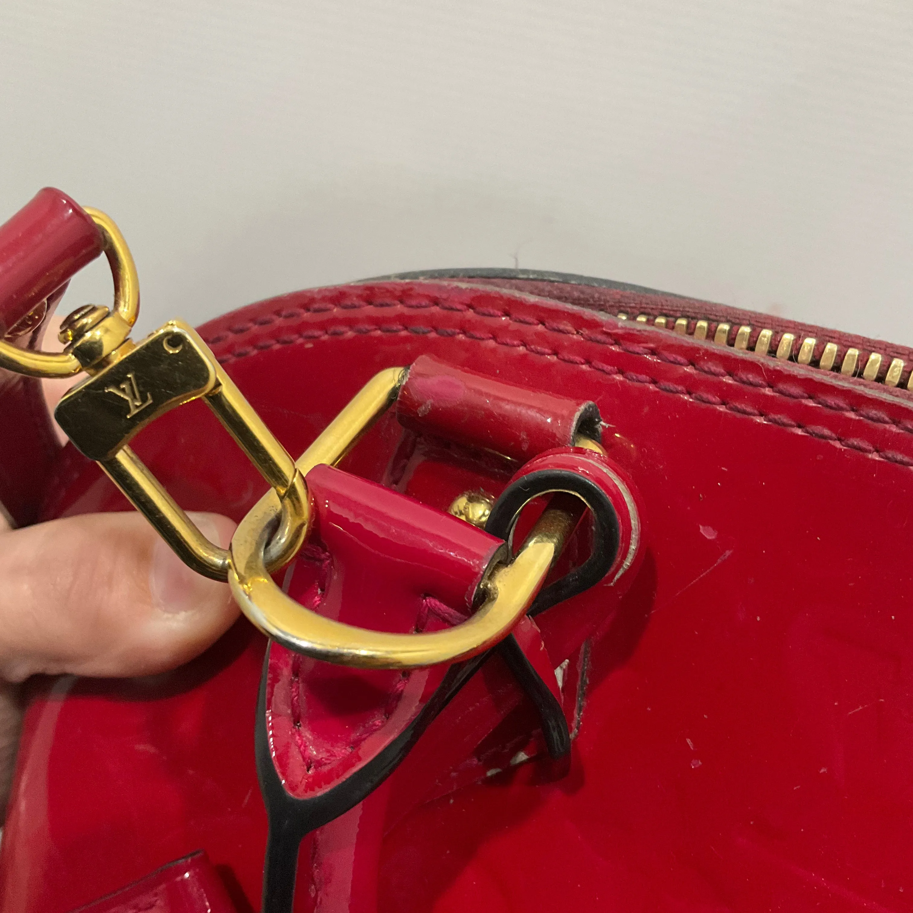 Crossbody Luxury Designer By Louis Vuitton, Size: Medium