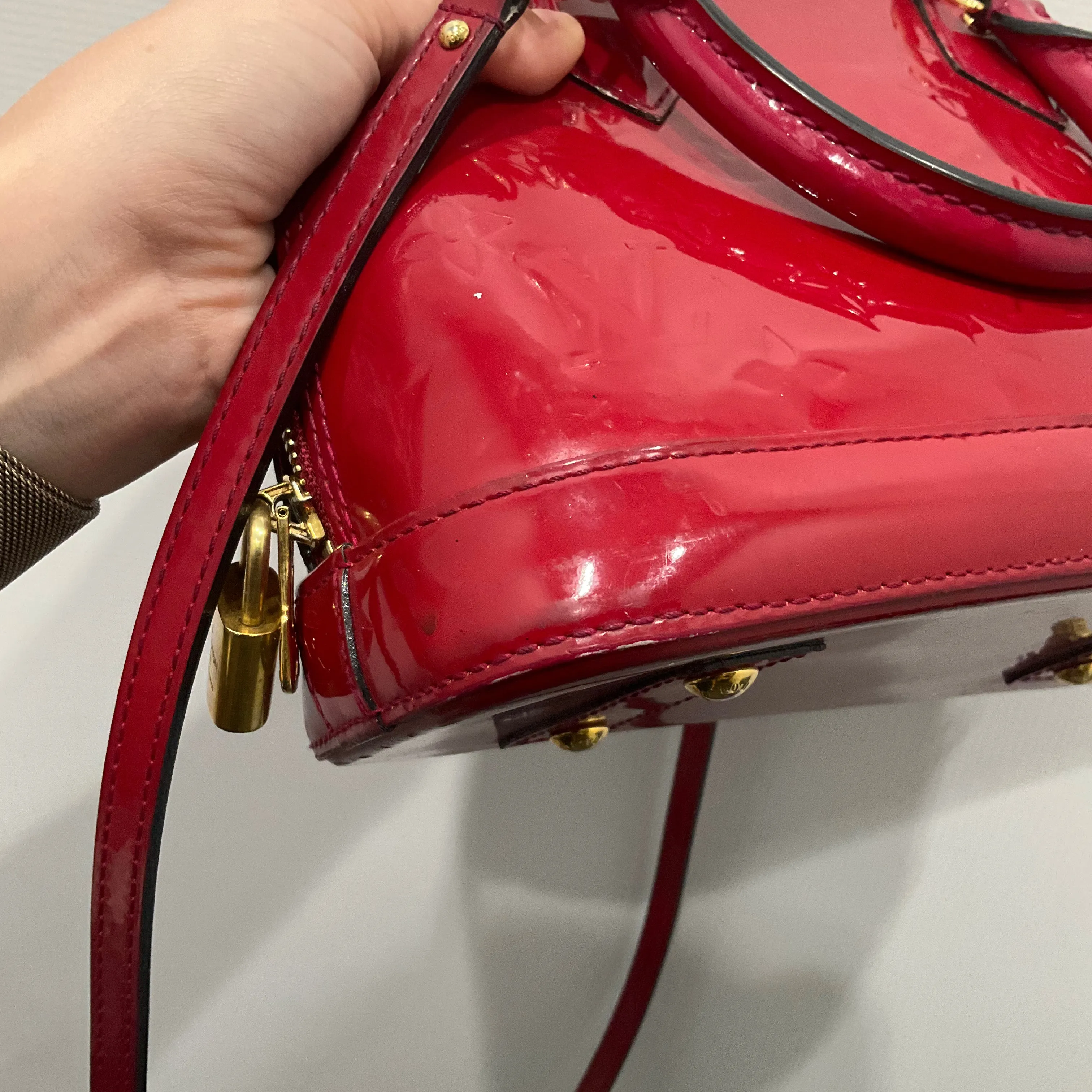 Crossbody Luxury Designer By Louis Vuitton, Size: Medium