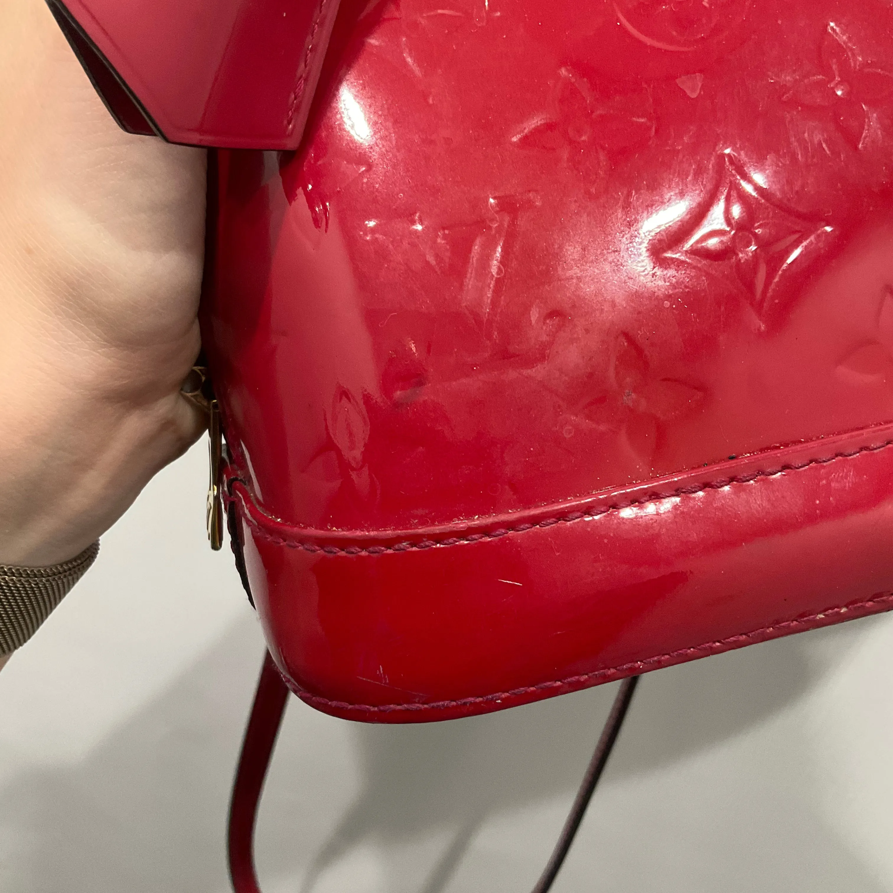 Crossbody Luxury Designer By Louis Vuitton, Size: Medium