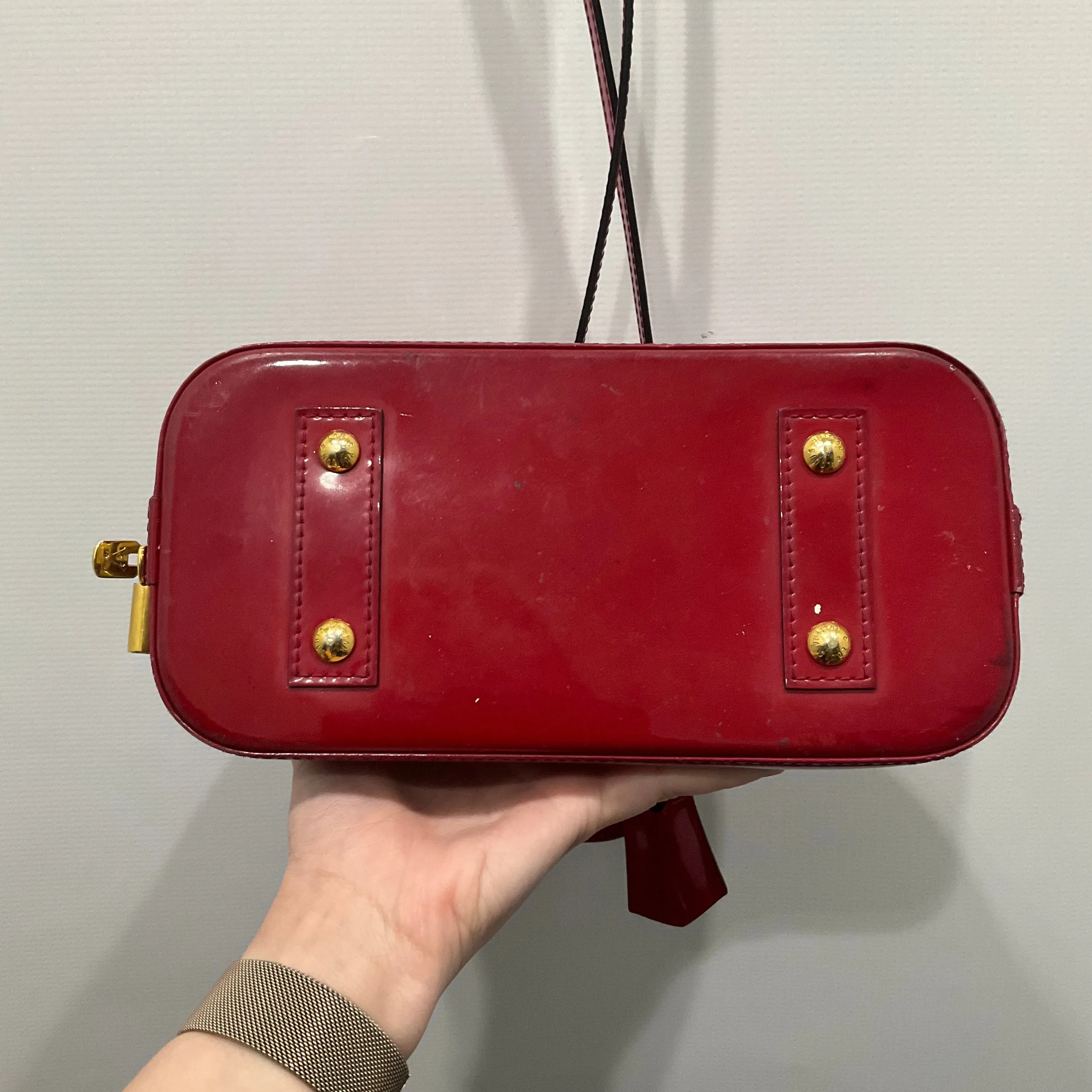 Crossbody Luxury Designer By Louis Vuitton, Size: Medium