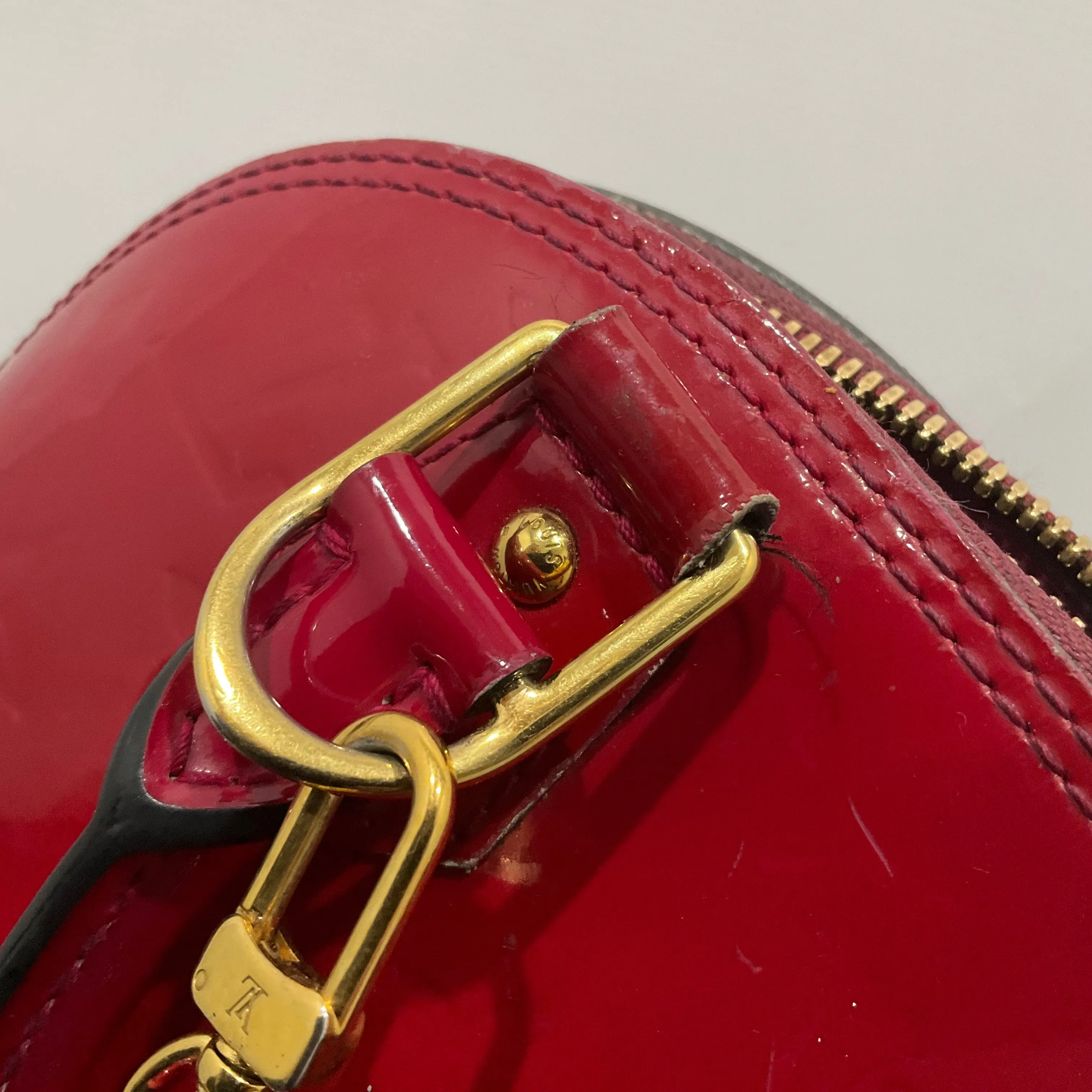 Crossbody Luxury Designer By Louis Vuitton, Size: Medium