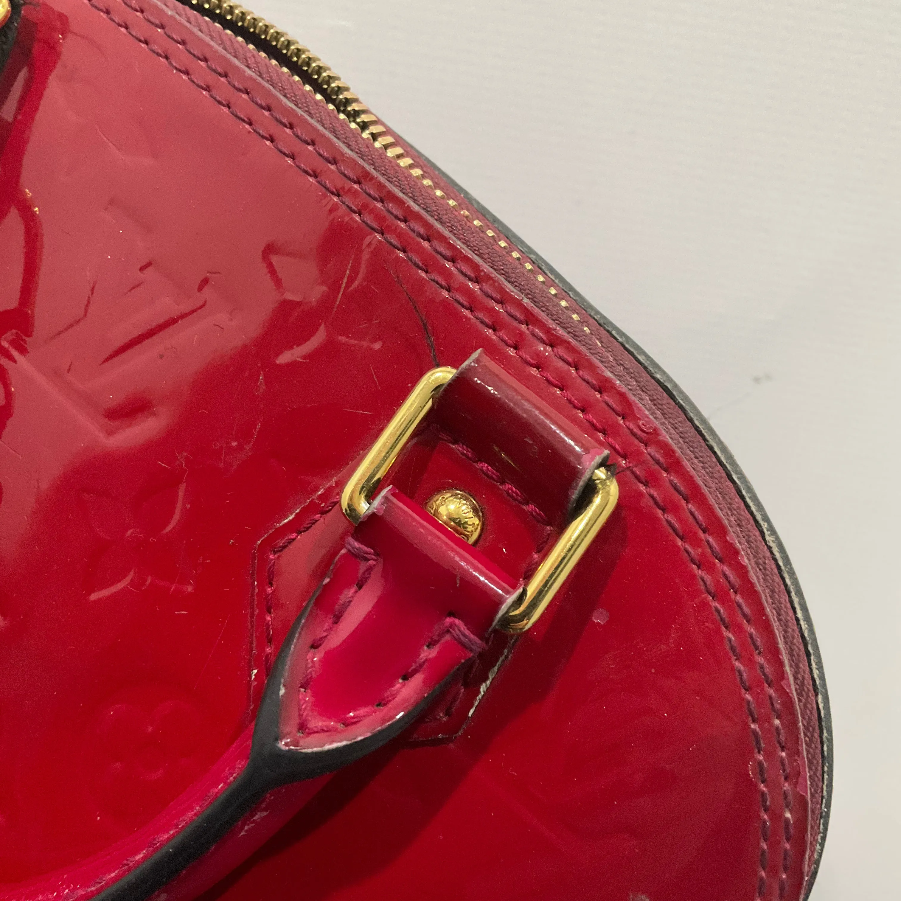 Crossbody Luxury Designer By Louis Vuitton, Size: Medium
