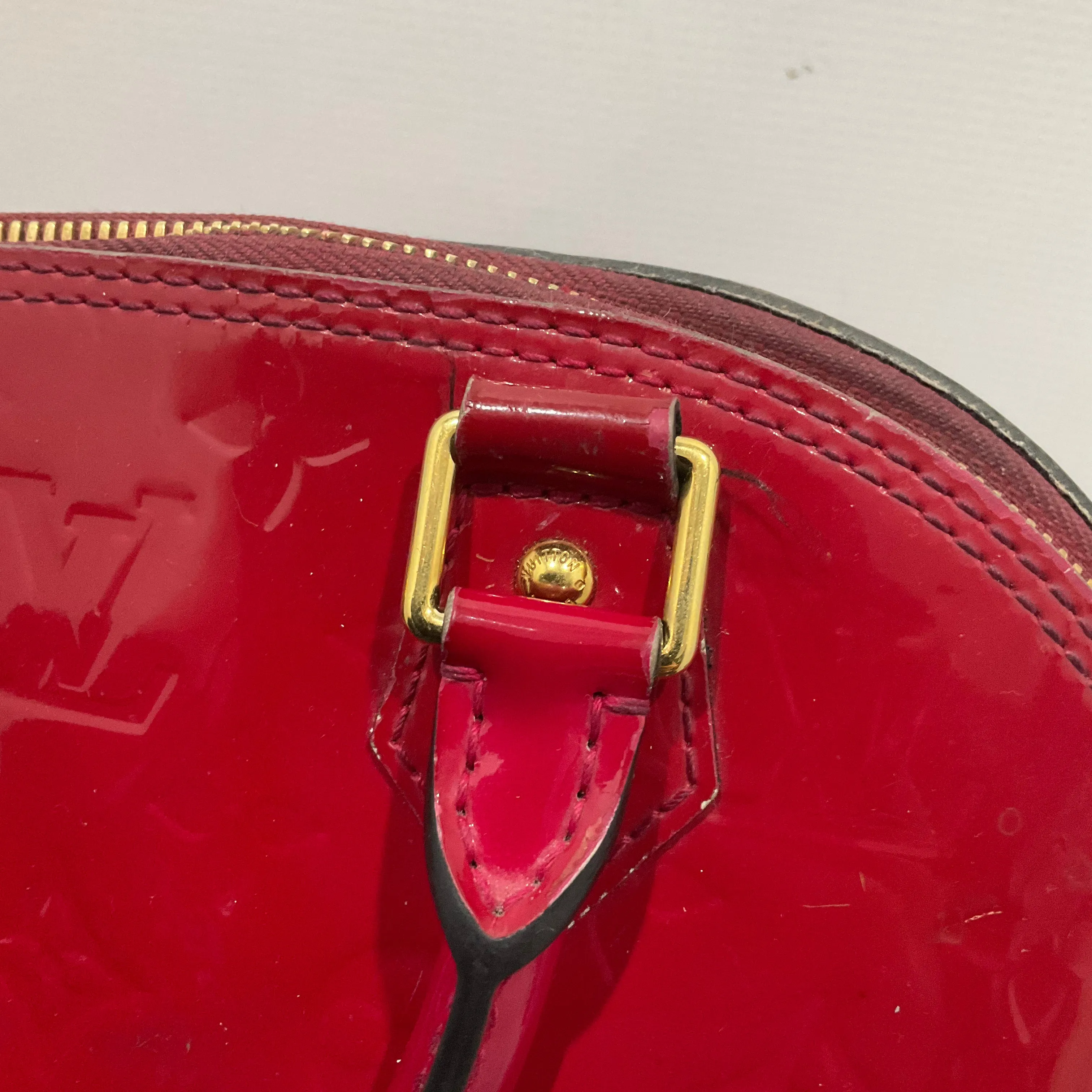 Crossbody Luxury Designer By Louis Vuitton, Size: Medium