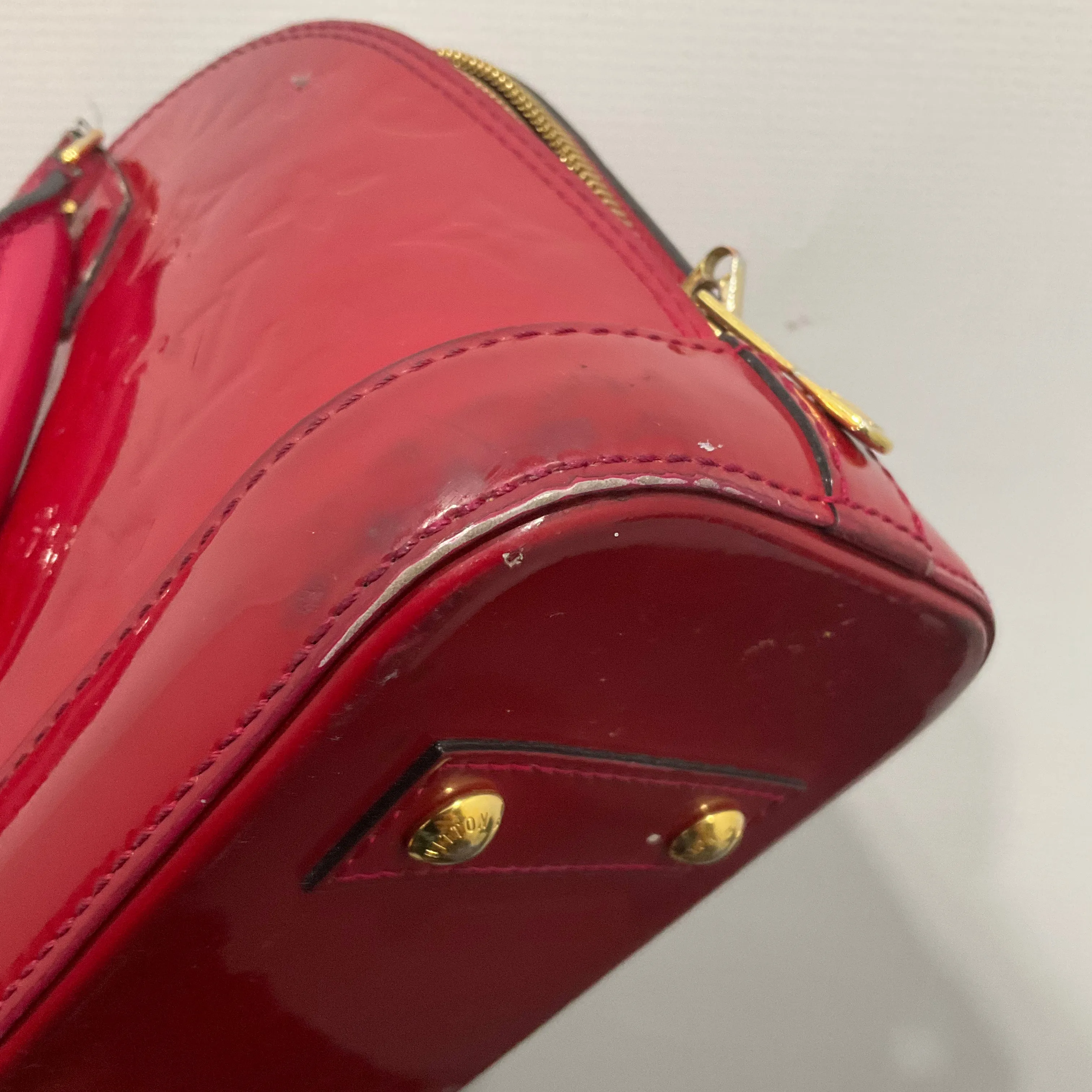 Crossbody Luxury Designer By Louis Vuitton, Size: Medium