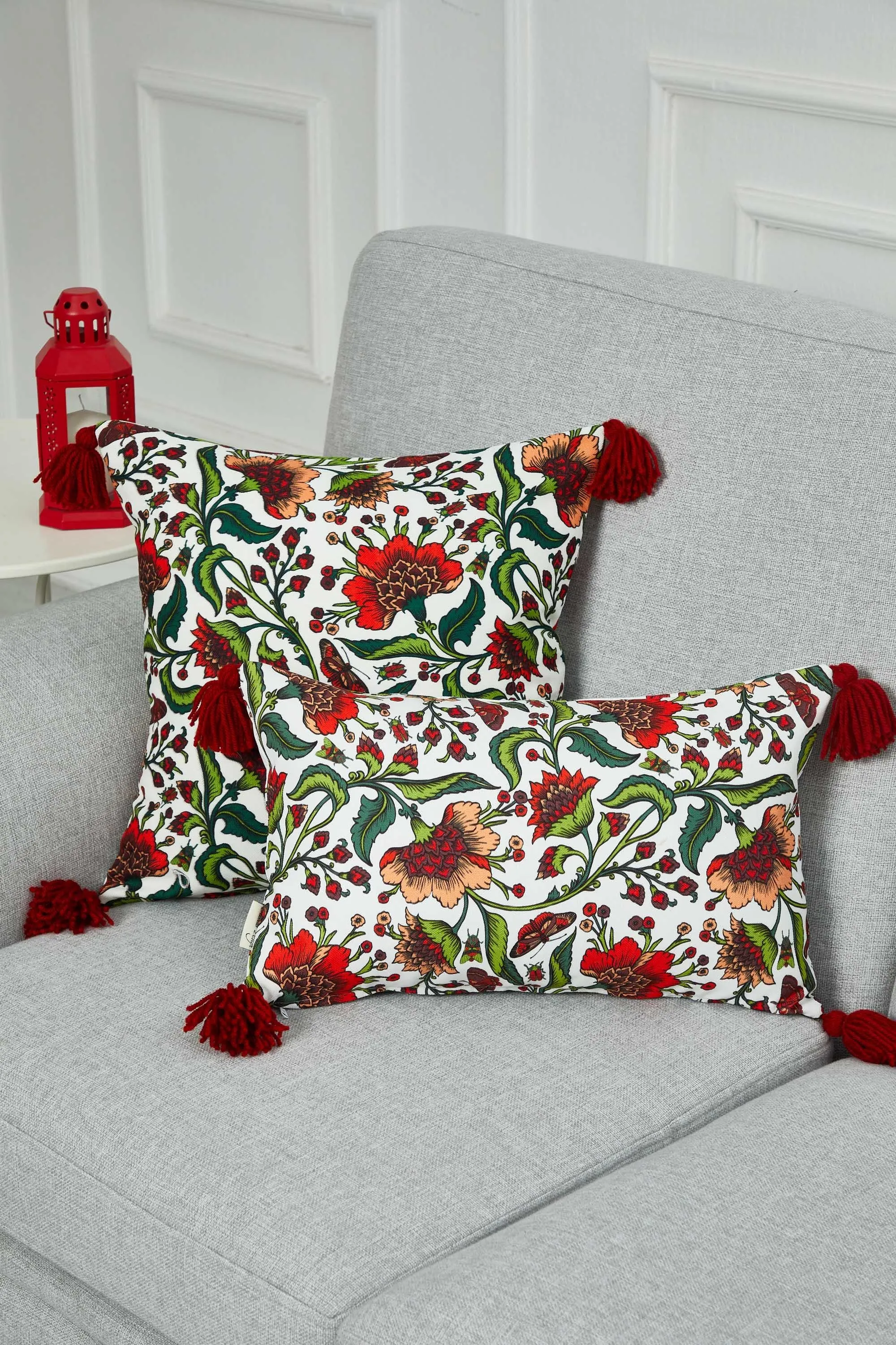 Traditional Floral Print Pillow Cover with Beautifuk Tassels, Flowers Cushion Cover for Elegant Home Decors, 18x18 Botanical Pillow,K-364